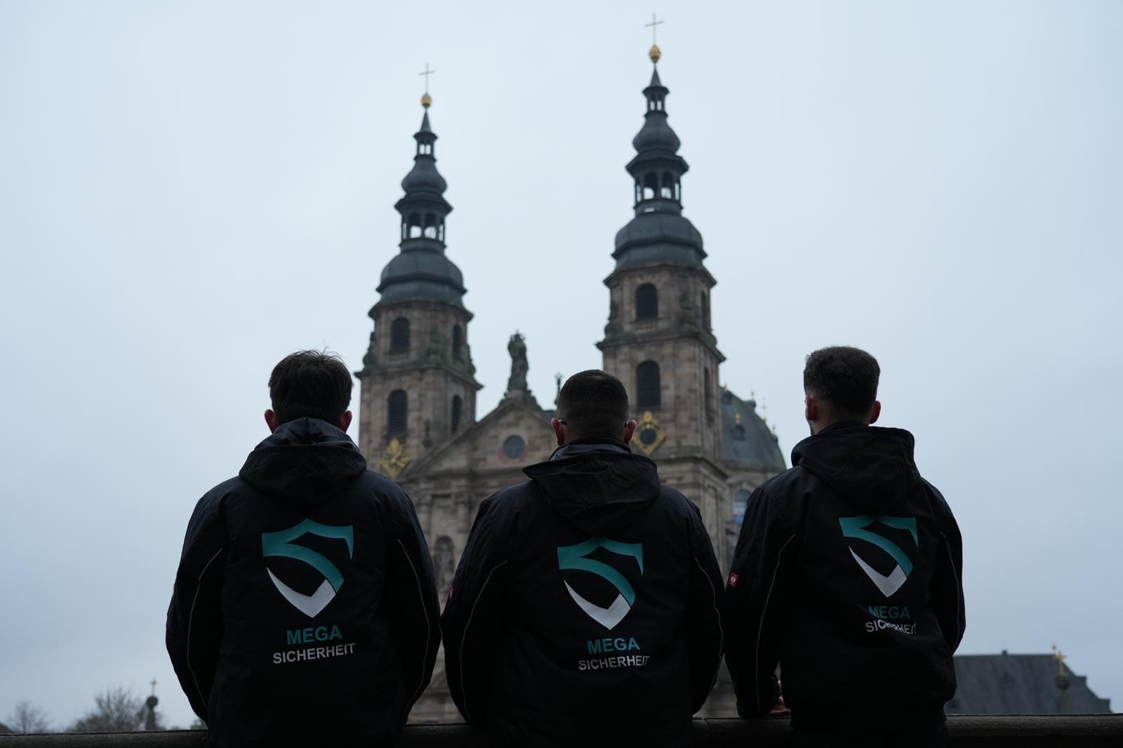 MEGA Sicherheit security team